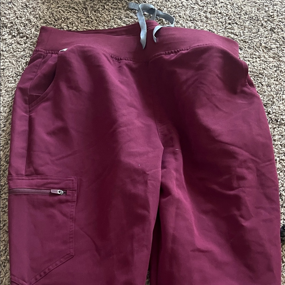 Figs burgundy Zamora XLP